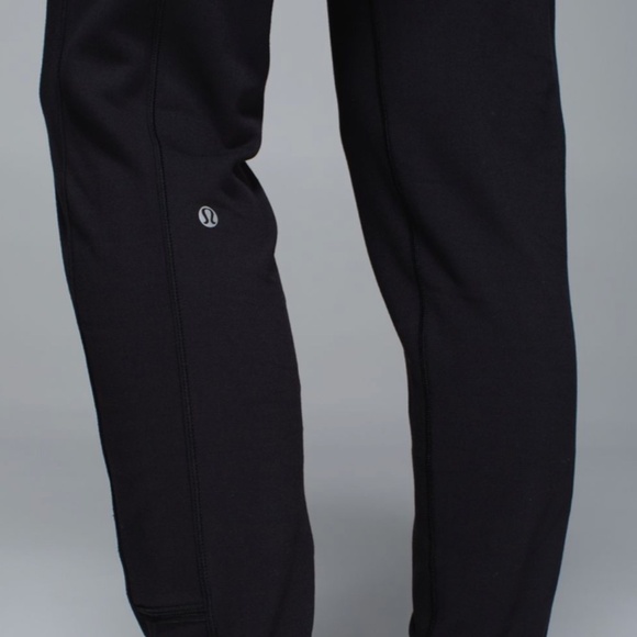 Lululemon Base Runner Pant in Black, Size 4 - Picture 4 of 11